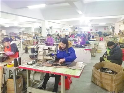 江西贛縣區(qū) 易地搬遷圓安居夢，工藝品產業(yè)鋪就致富路